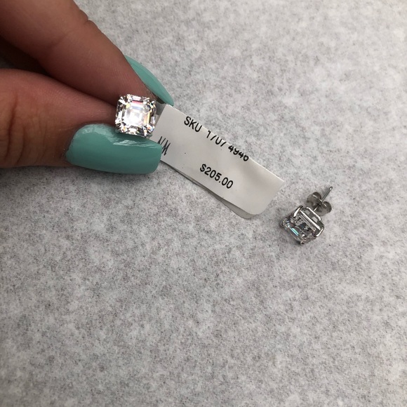 Neiman Marcus Jewelry - Neiman Marcus square CZ stud 14kt white gold Neiman Marcus Jewelry - Neiman Marcus square CZ stud 14kt white gold